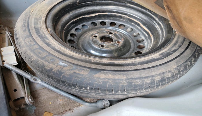 2015 Honda City 1.5L I-VTEC VX CVT, Petrol, Automatic, 1,03,940 km, tyre