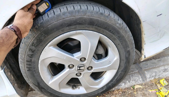 2015 Honda City 1.5L I-VTEC VX CVT, Petrol, Automatic, 1,03,940 km, tyre