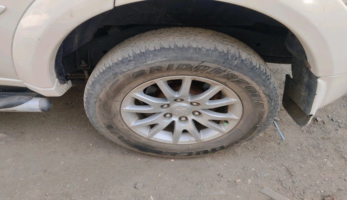 2014 Mitsubishi Pajero Sport 2.5 MT 4X4, Diesel, Manual, 1,32,147 km, tyre