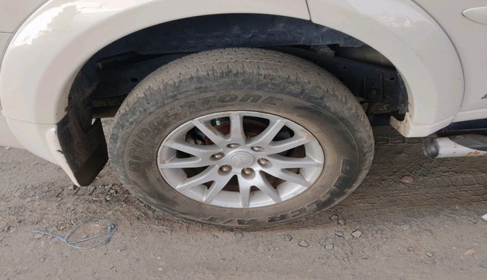 2014 Mitsubishi Pajero Sport 2.5 MT 4X4, Diesel, Manual, 1,32,147 km, tyre