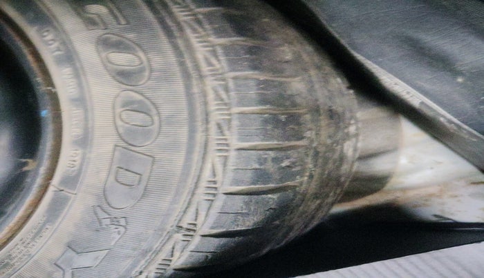 2013 Toyota Etios G, Petrol, Manual, 61,348 km, tyre