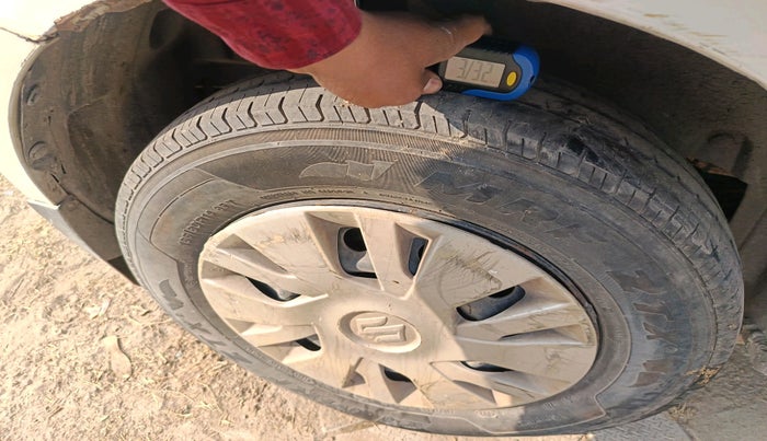 2013 Maruti Swift VXI, Petrol, Manual, 1,05,754 km, tyre