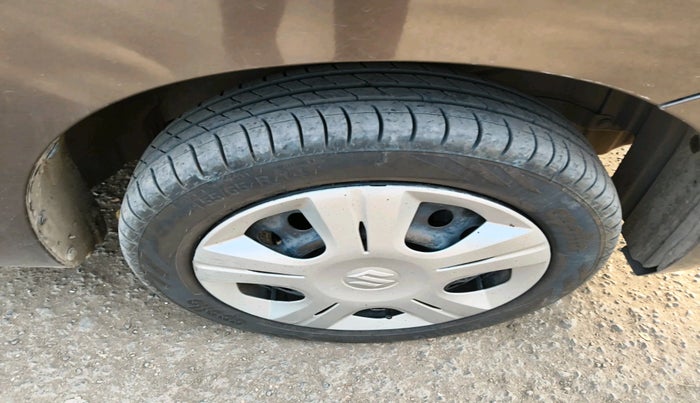 2013 Maruti Wagon R 1.0 VXI, Petrol, Manual, 1,42,149 km, tyre