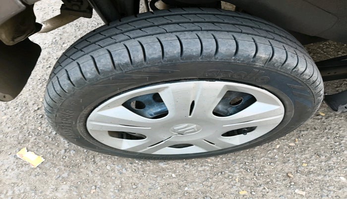 2013 Maruti Wagon R 1.0 VXI, Petrol, Manual, 1,42,149 km, tyre