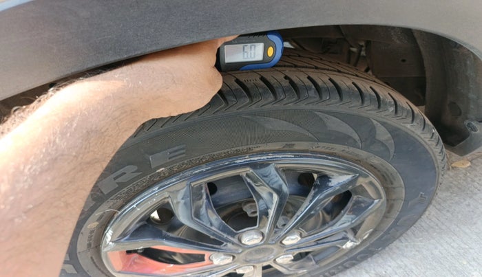 2017 Mahindra Kuv100 K4 6 STR, Petrol, Manual, 59,307 km, tyre