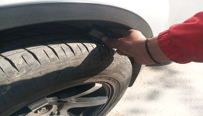 2017 Mahindra XUV500 W6 1.99, Diesel, Manual, 43,420 km, tyre