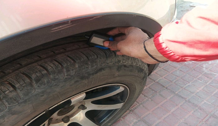 2017 Mahindra XUV500 W6 1.99, Diesel, Manual, 43,420 km, tyre