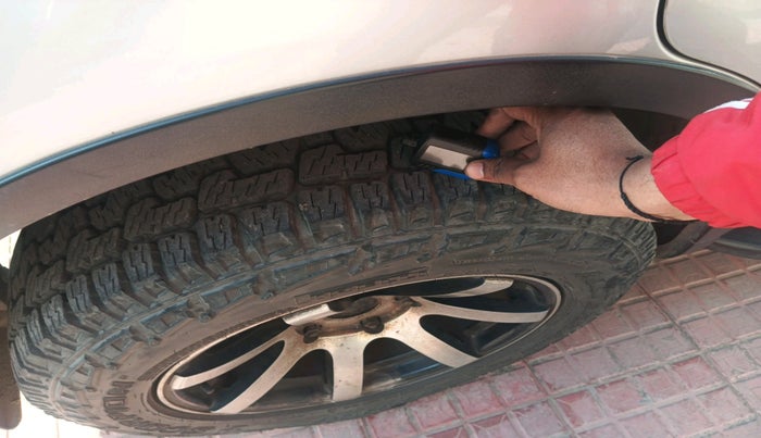 2017 Mahindra XUV500 W6 1.99, Diesel, Manual, 43,420 km, tyre