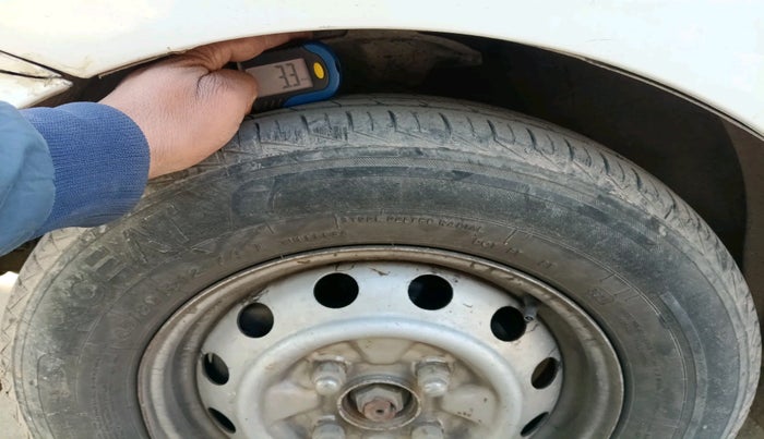 2015 Hyundai Eon ERA +, Petrol, Manual, 1,06,061 km, tyre