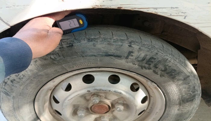 2015 Hyundai Eon ERA +, Petrol, Manual, 1,06,061 km, tyre