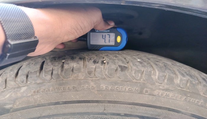 2018 Maruti Ertiga VXI CNG, Petrol, Manual, 2,10,751 km, tyre