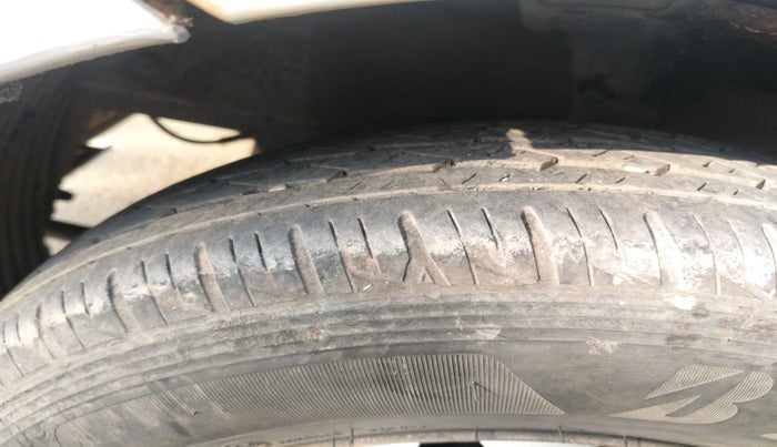 2012 Hyundai Eon D-LITE, Petrol, Manual, 90,387 km, tyre