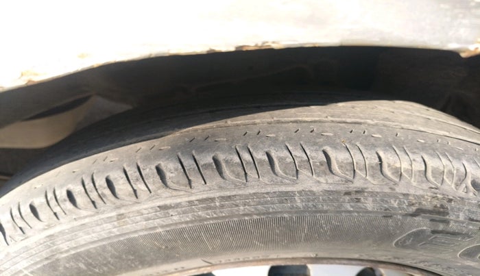 2012 Hyundai Eon D-LITE, Petrol, Manual, 90,387 km, tyre