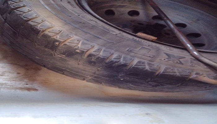 2012 Hyundai Eon D-LITE, Petrol, Manual, 90,387 km, tyre