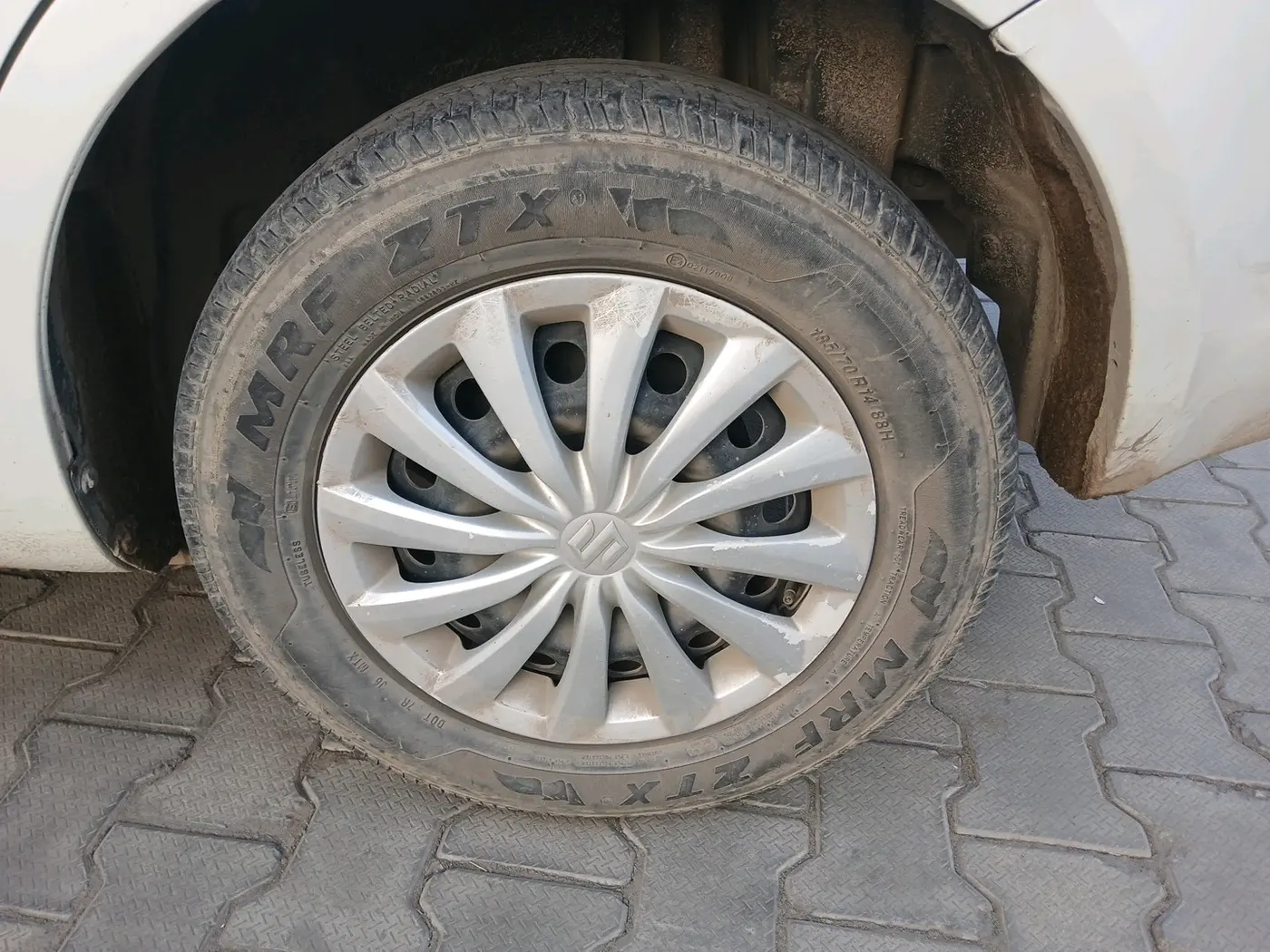 2015 Maruti Swift Dzire VDI, Diesel, Manual, 1,54,000 km, tyre
