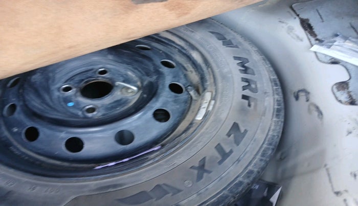 2015 Maruti Swift Dzire VDI, Diesel, Manual, 1,53,296 km, tyre