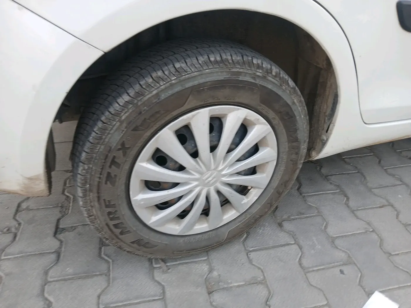 2015 Maruti Swift Dzire VDI, Diesel, Manual, 1,54,000 km, tyre