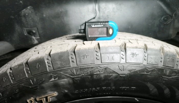 2025 Mahindra Thar LX P 2WD AT HT, Petrol, Automatic, 38,415 km, tyre