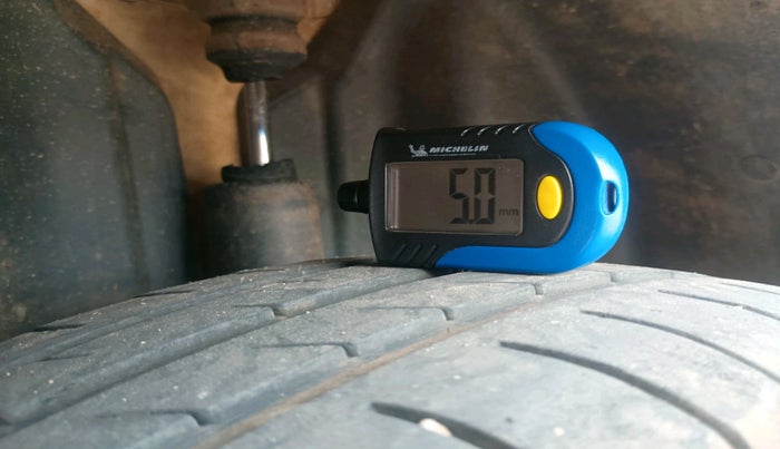 2013 Skoda Rapid ELEGANCE 1.6 TDI CR MT, Diesel, Manual, 1,39,681 km, tyre