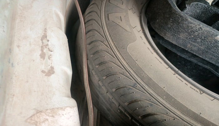 2013 Skoda Rapid ELEGANCE 1.6 TDI CR MT, Diesel, Manual, 1,39,681 km, tyre