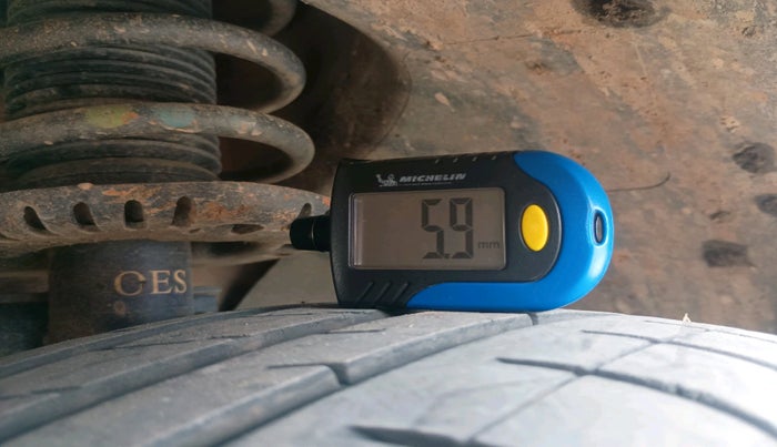 2013 Skoda Rapid ELEGANCE 1.6 TDI CR MT, Diesel, Manual, 1,39,681 km, tyre