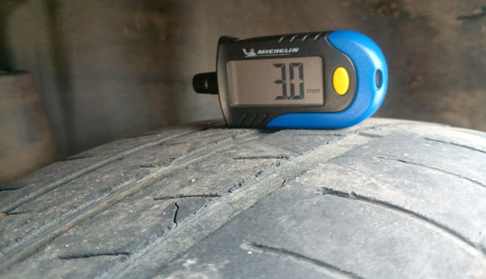 2013 Skoda Rapid ELEGANCE 1.6 TDI CR MT, Diesel, Manual, 1,39,681 km, tyre