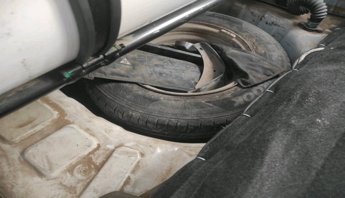 2021 Hyundai NEW SANTRO MAGNA EXECUTIVE CNG, Petrol, Manual, 73,403 km, tyre