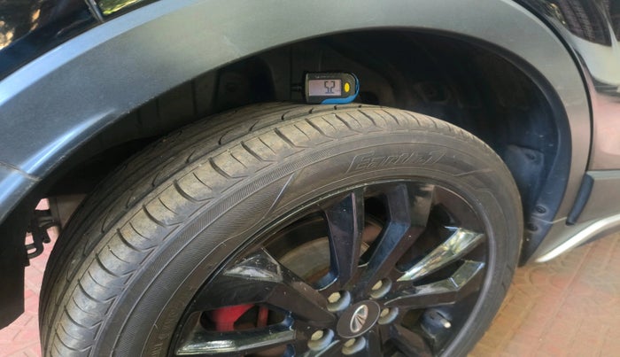 2021 Mahindra XUV300 W8 (O) 1.2 PETROL, Petrol, Manual, 54,482 km, tyre