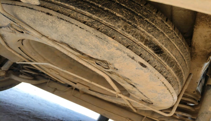 2014 Nissan Terrano XL (P), Petrol, Manual, 1,00,003 km, tyre