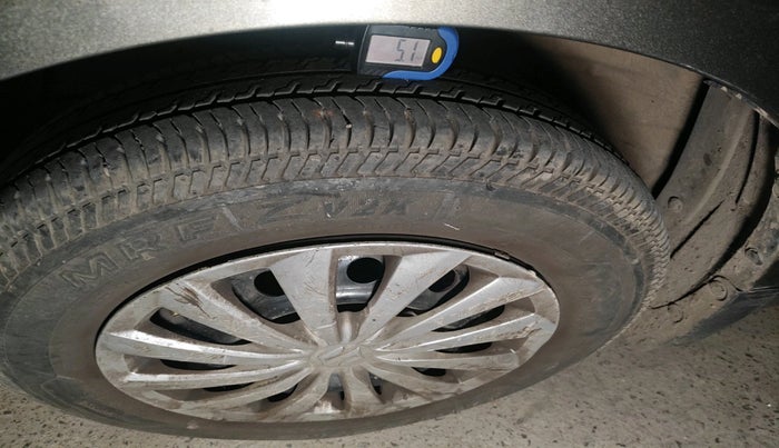 2015 Maruti Swift Dzire VXI, Petrol, Manual, 72,504 km, tyre