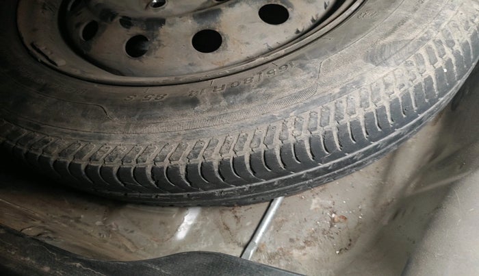 2015 Maruti Swift Dzire VXI, Petrol, Manual, 72,504 km, tyre