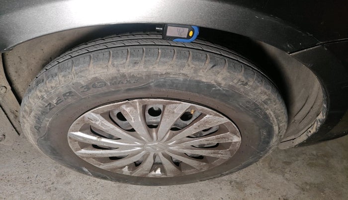 2015 Maruti Swift Dzire VXI, Petrol, Manual, 72,504 km, tyre