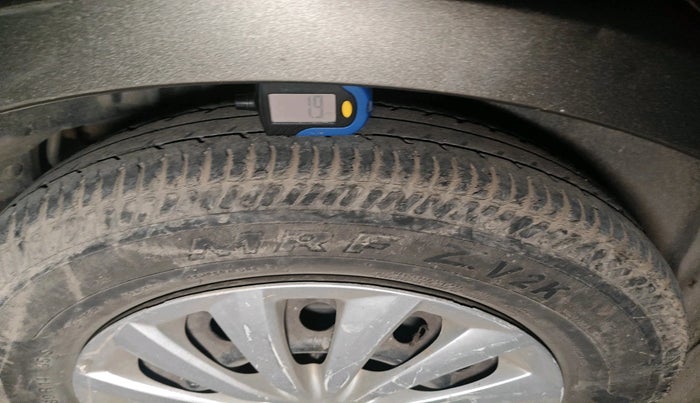 2015 Maruti Swift Dzire VXI, Petrol, Manual, 72,504 km, tyre