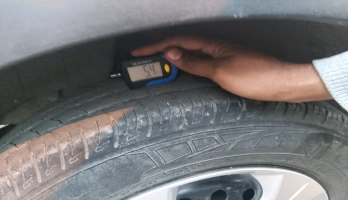 2019 Mahindra XUV300 W6 1.2 PETROL, Petrol, Manual, 24,759 km, tyre