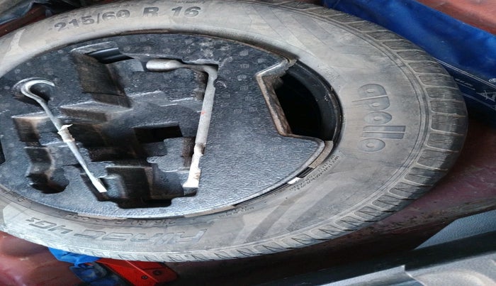 2017 Maruti Vitara Brezza ZDI, Diesel, Manual, 1,01,904 km, tyre