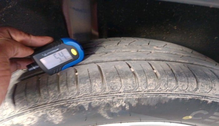 2017 Maruti Vitara Brezza ZDI, Diesel, Manual, 1,01,904 km, tyre