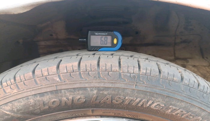 2015 Maruti Swift VDI, Diesel, Manual, 1,06,449 km, tyre