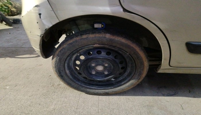 2013 Maruti Wagon R 1.0 VXI, Petrol, Manual, 39,819 km, tyre