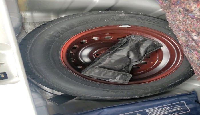 2021 Renault Kwid RXT 1.0 (O), Petrol, Manual, 16,529 km, tyre