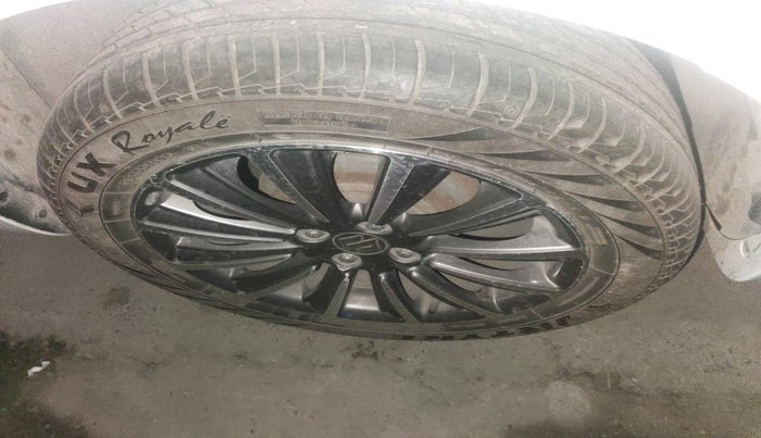 2019 Maruti Ciaz ALPHA 1.5 SHVS PETROL, Petrol, Manual, 64,662 km, tyre