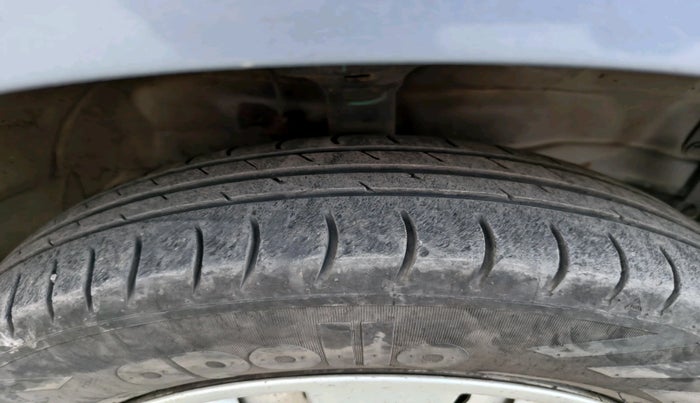 2012 Maruti Wagon R 1.0 LXI CNG, Petrol, Manual, 1,13,681 km, tyre