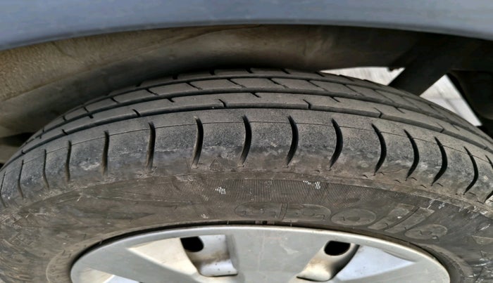 2012 Maruti Wagon R 1.0 LXI CNG, Petrol, Manual, 1,13,681 km, tyre