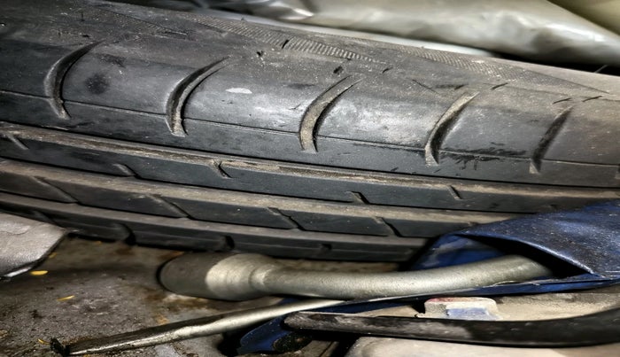 2012 Maruti Wagon R 1.0 LXI CNG, Petrol, Manual, 1,13,681 km, tyre