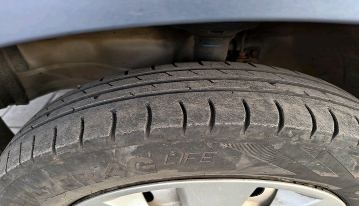 2012 Maruti Wagon R 1.0 LXI CNG, Petrol, Manual, 1,13,681 km, tyre