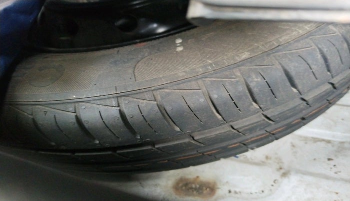 2021 Maruti Alto LXI CNG, Petrol, Manual, 36,353 km, tyre