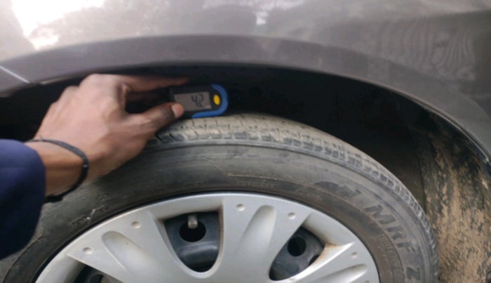 2016 Honda Brio S MT, Petrol, Manual, 1,11,592 km, tyre