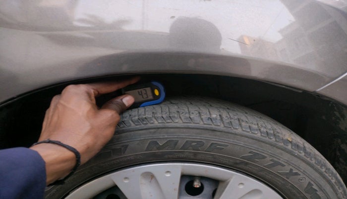 2016 Honda Brio S MT, Petrol, Manual, 1,11,592 km, tyre