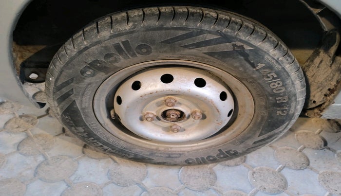 2011 Maruti Alto LXI, Petrol, Manual, 50,000 km, tyre