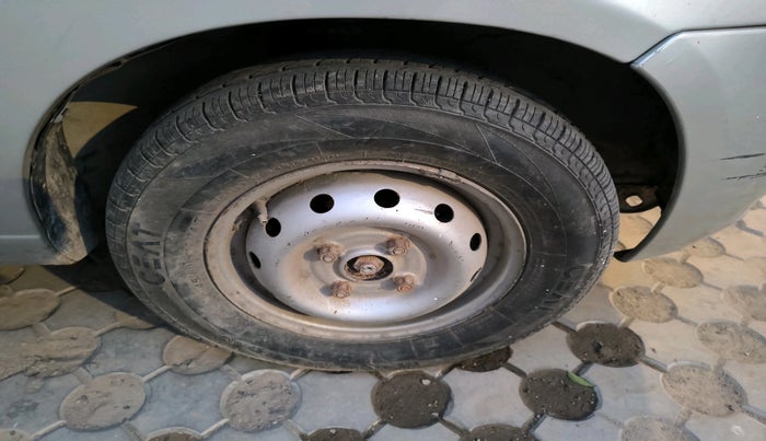 2011 Maruti Alto LXI, Petrol, Manual, 50,000 km, tyre