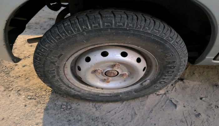 2011 Maruti Alto LXI, Petrol, Manual, 50,000 km, tyre